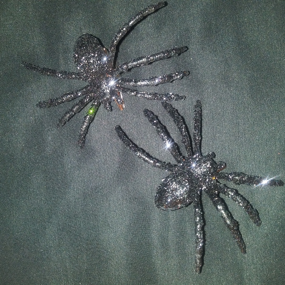 Spider glitter hair clip